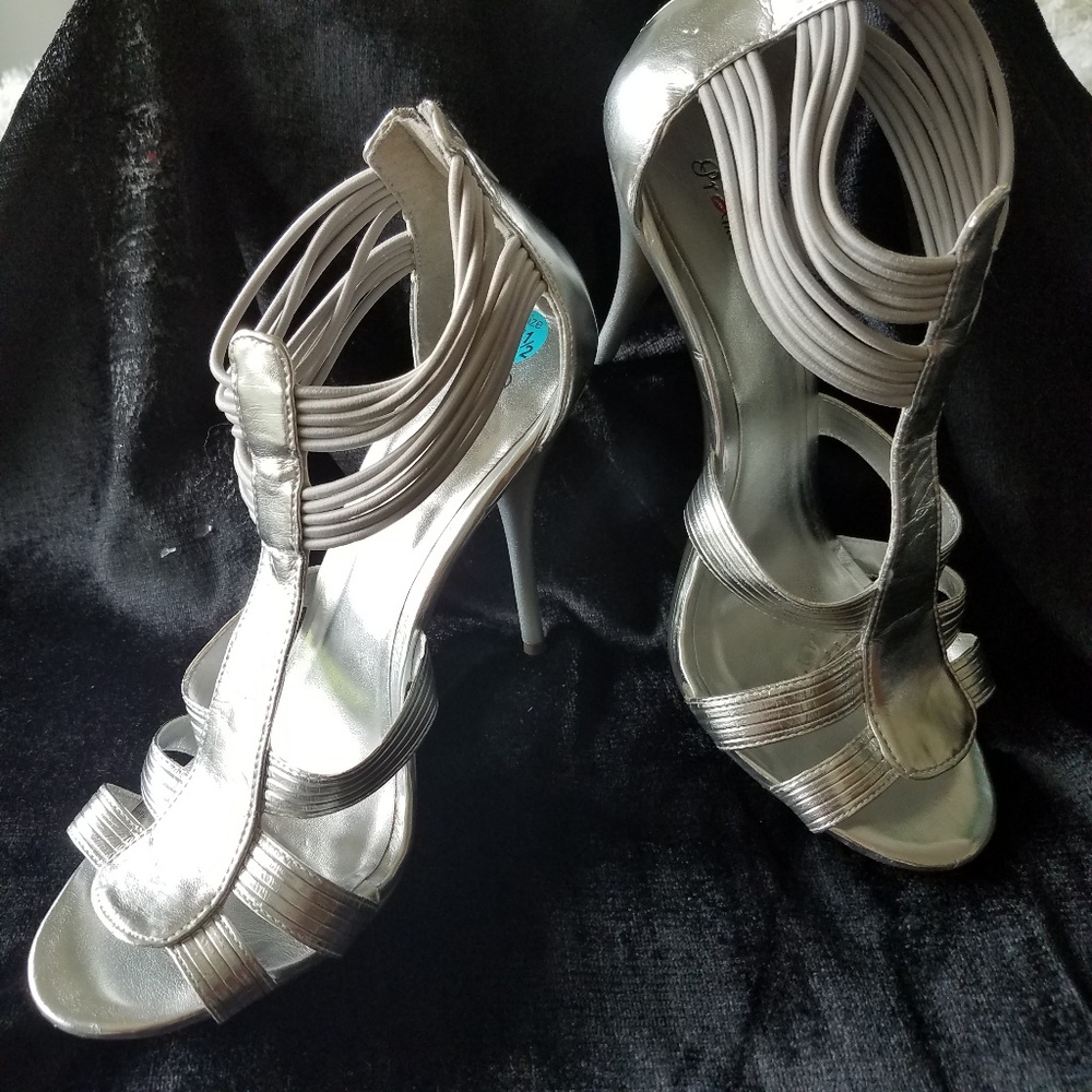 🔥 FREE with Any Purchase-Closet Clear Out🔥 - Picture 2 of 8